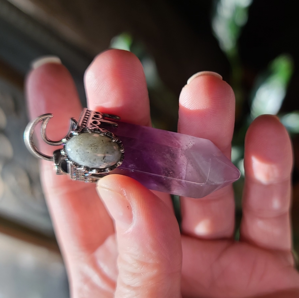Amethyst & labradorite moon amulet pendant - Picture 5 of 6